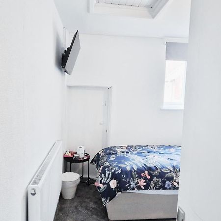Single Room In Modern House Near 诺丁汉 外观 照片
