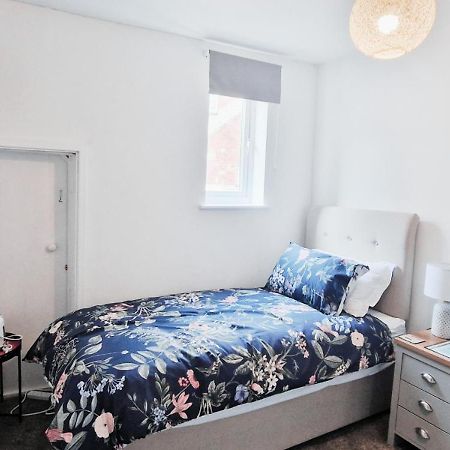 Single Room In Modern House Near 诺丁汉 外观 照片
