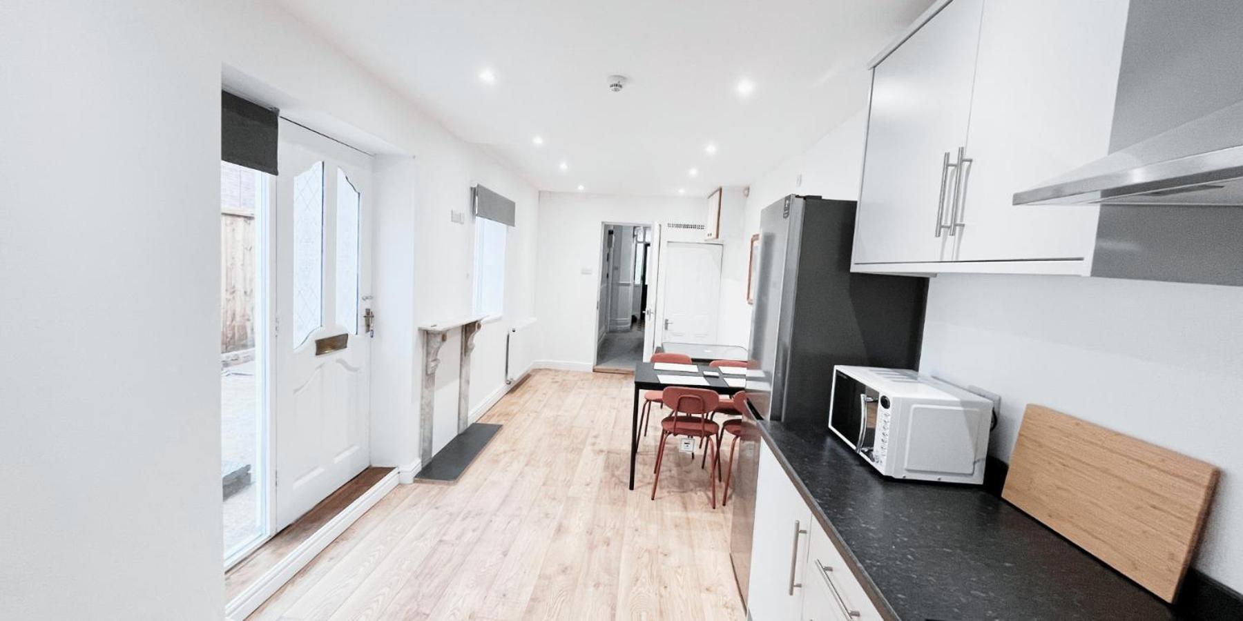 Single Room In Modern House Near 诺丁汉 外观 照片
