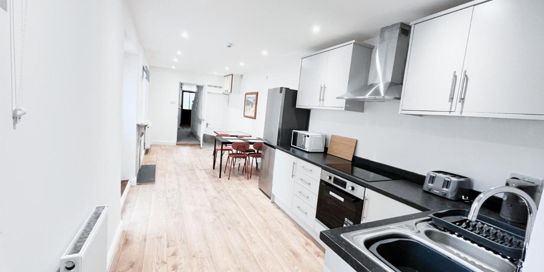 Single Room In Modern House Near 诺丁汉 外观 照片