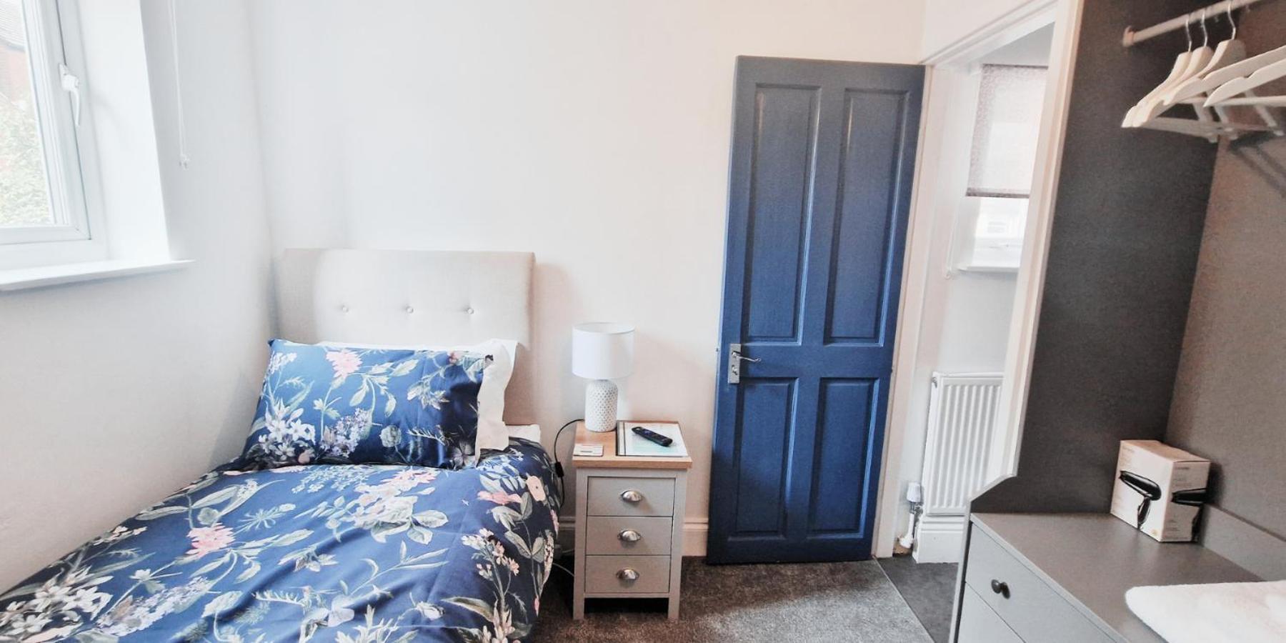 Single Room In Modern House Near 诺丁汉 外观 照片
