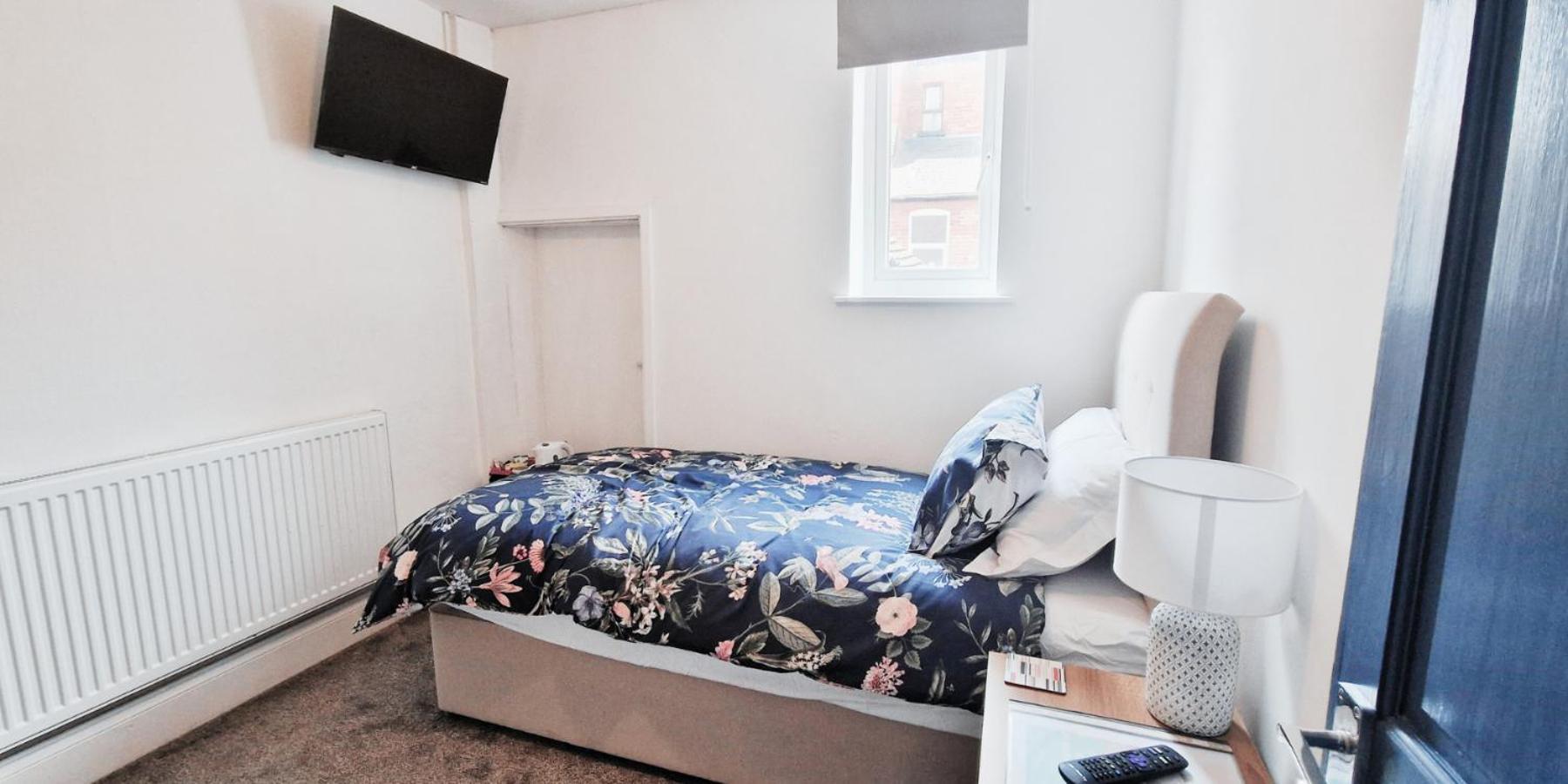 Single Room In Modern House Near 诺丁汉 外观 照片